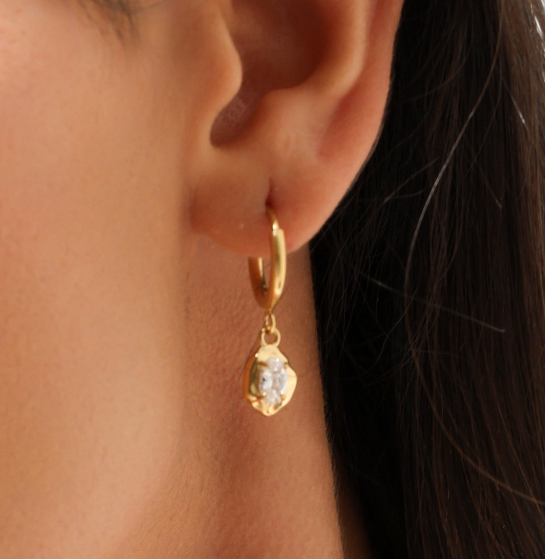 STONE SHAPED HOOPS