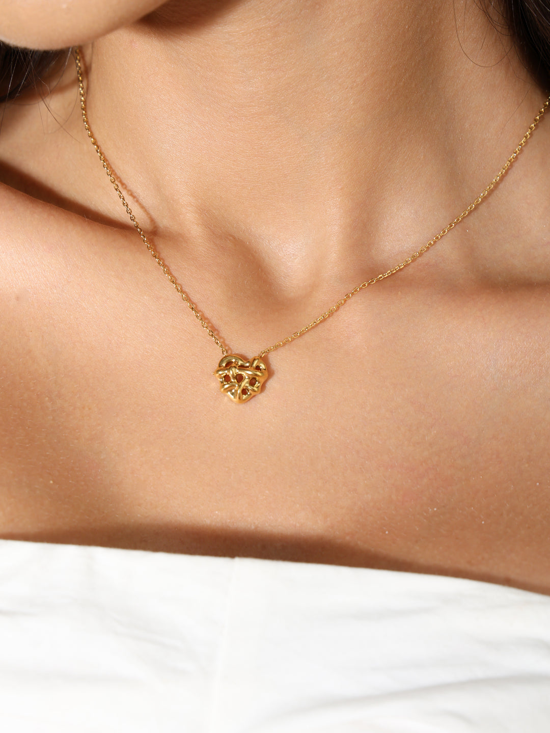 HEART NET NECKLACE